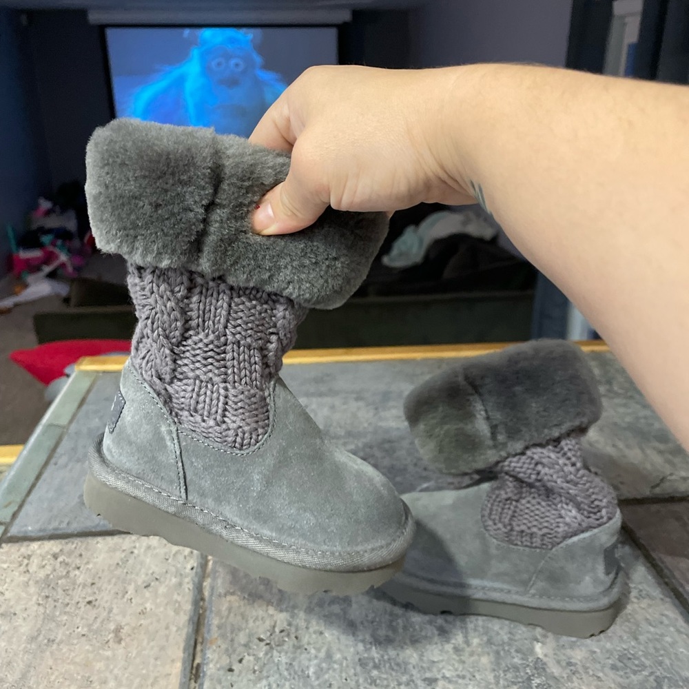 toddler Ugg boots size 6 never worn